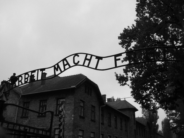 auschwitz1.jpg